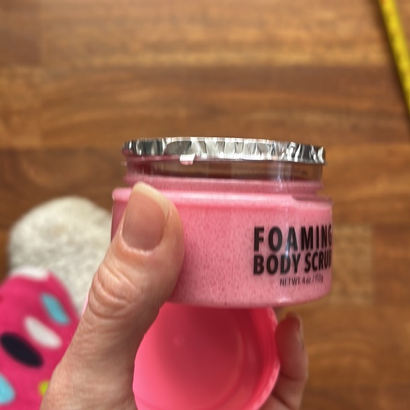 New Onyx Bathhouse Foaming Body Scrub - Picture 6 of 7